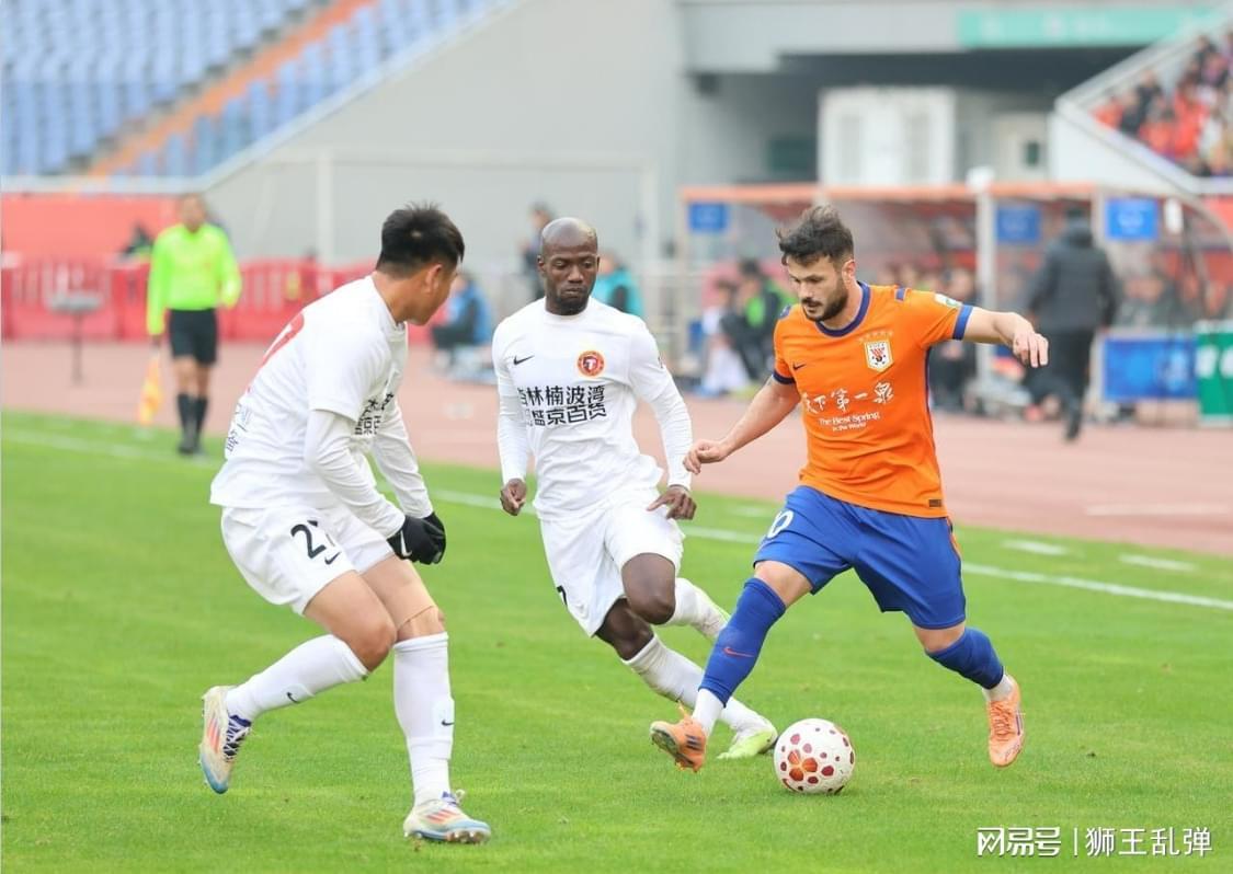 开云APP-两战0球1助，先别急着黑！瓦科才是泰山最被低估的定海神针