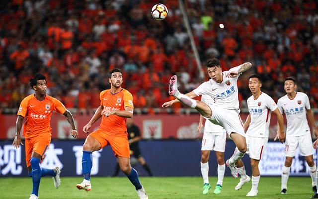 开云-石柯昨抵济南面谈鲁能高层 郝伟要定前国脚登“山”